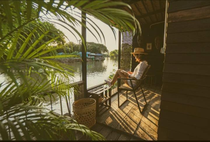 Rustic​ Charm​ Suphan​ Ban Tha Pong Room photo